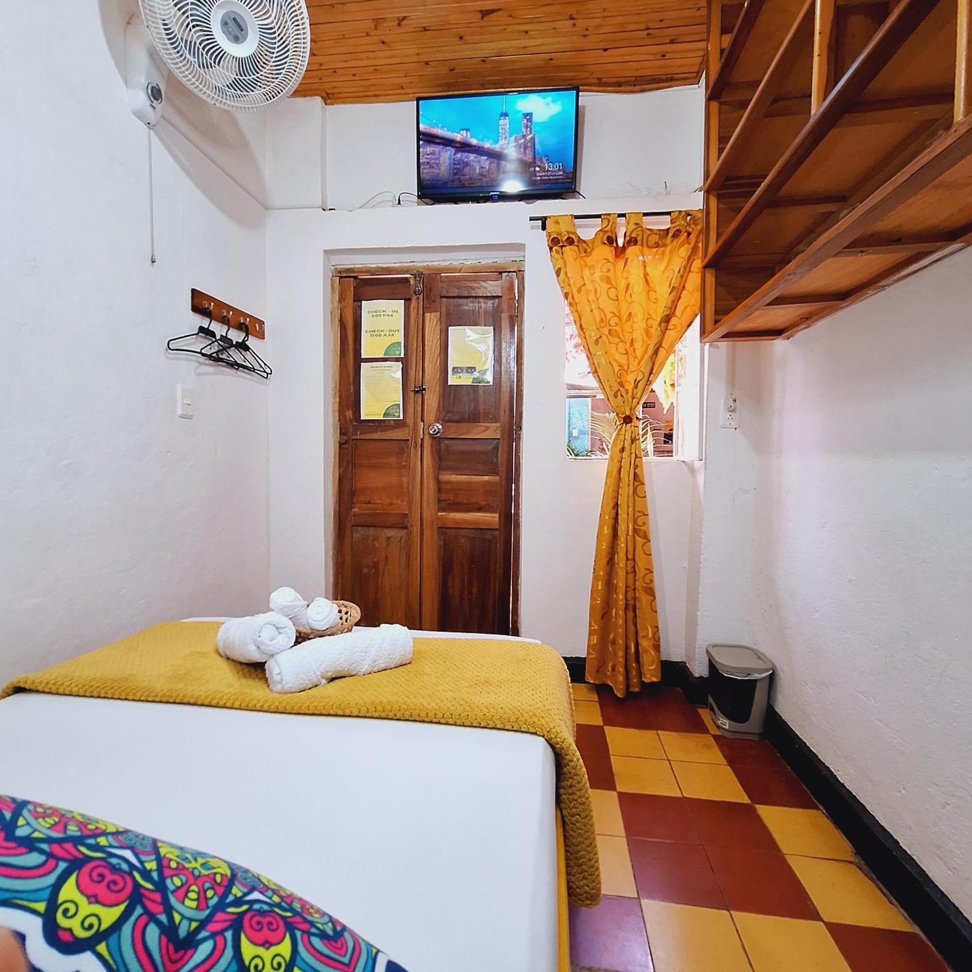 סן גיל Hostal Colombian Gold מראה חיצוני תמונה